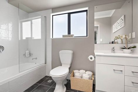 Photo of property in 6 Derg Place, East Tamaki, Auckland, 2013