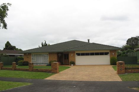 Photo of property in 13 Foxbridge Lane, Conifer Grove, Takanini, 2112