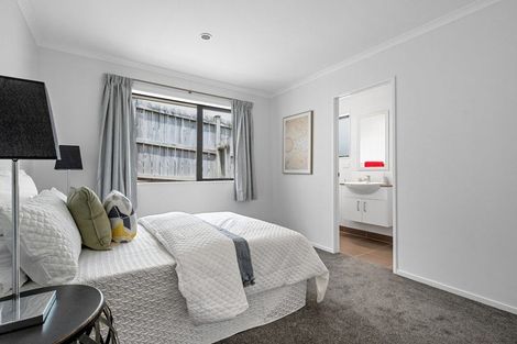 Photo of property in 59a Sungrove Rise, Sunnyvale, Auckland, 0612