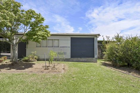 Photo of property in 42 De Luen Avenue, Tindalls Beach, Whangaparaoa, 0930