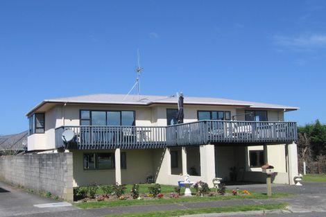 Photo of property in 4 Moorea Place, Mount Maunganui, 3116