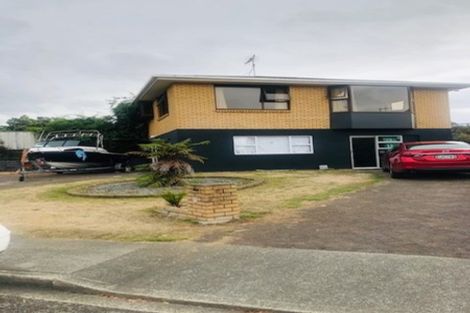 Photo of property in 5 Chilton Drive, Paraparaumu, 5032