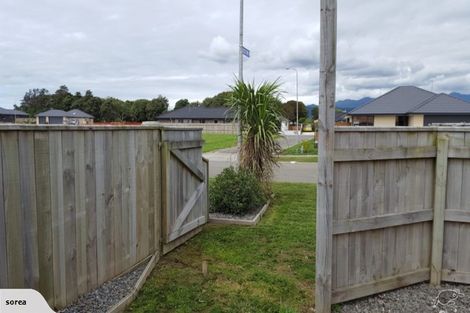 Photo of property in 27 Barry Curtis Place, Levin, 5510