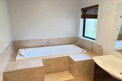 Photo of property in 30 Foster Road, Kumeu, 0891