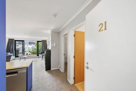 Photo of property in Endeavour Apartments, 21/125 Thorndon Quay, Pipitea, Wellington, 6011