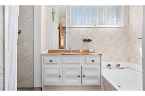 Photo of property in 15 Rimu Street, Edgecumbe, 3120