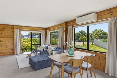 Photo of property in 130 Renown Road, Raumati South, Paraparaumu, 5032