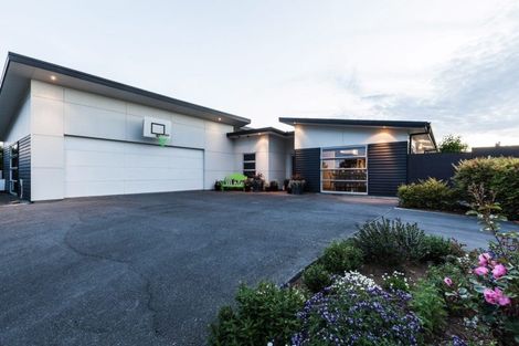 Photo of property in 28 Ainslee Street, Highlands Park, New Plymouth, 4312
