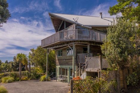 Photo of property in 35 Whiritoa Beach Road, Whiritoa, Whangamata, 3691