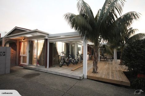 Photo of property in 2 Ganymede Place, Half Moon Bay, Auckland, 2012