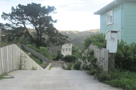 Photo of property in 35 Maher Place, Ranui, Porirua, 5024