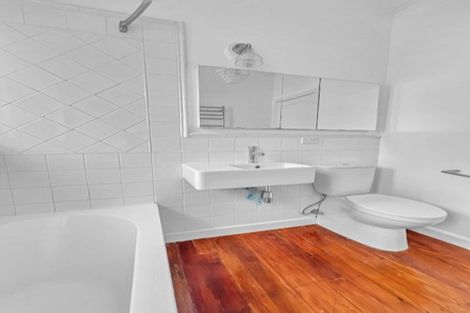 Photo of property in 1/44 Old Lake Road, Narrow Neck, Auckland, 0624