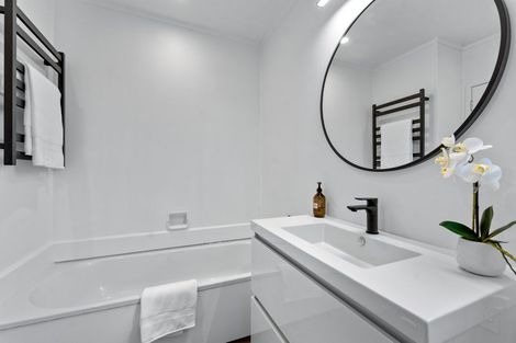 Photo of property in 2/28 Verbena Road, Birkdale, Auckland, 0626