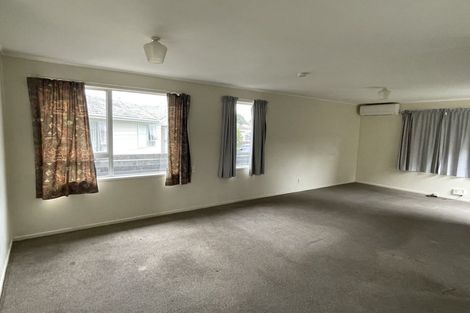 Photo of property in 28 Hinton Place, Weymouth, Auckland, 2103