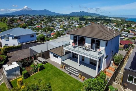 Photo of property in 10 Scott Street, Moturoa, New Plymouth, 4310