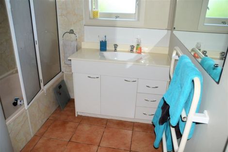 Photo of property in 4 Red Hill Road, Red Hill, Papakura, 2110