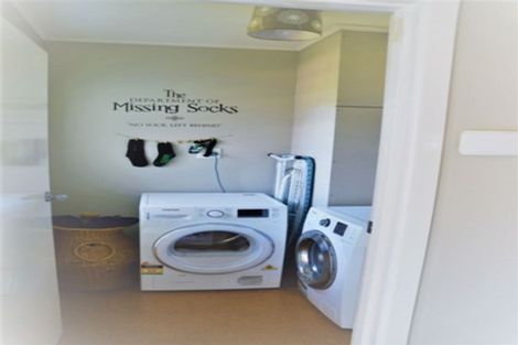 Photo of property in 4 Red Hill Road, Red Hill, Papakura, 2110