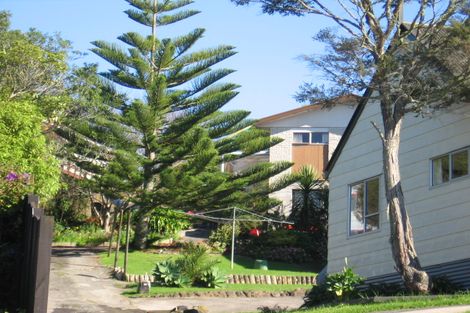 Photo of property in 1/13 Wirihana Road, Titirangi, Auckland, 0604