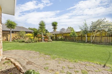 Photo of property in 5 Brosna Place, East Tamaki, Auckland, 2016