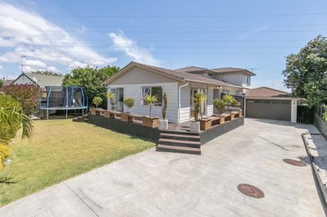 Photo of property in 40 Challen Close, Conifer Grove, Takanini, 2112