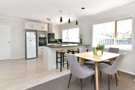 Photo of property in 2/24 Tamariki Avenue, Kelston, Auckland, 0602