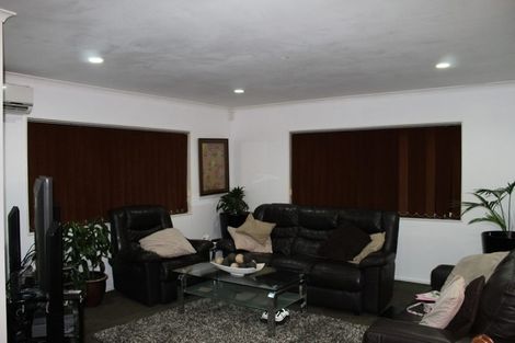 Photo of property in 38 Glenveagh Park Drive, Weymouth, Auckland, 2103