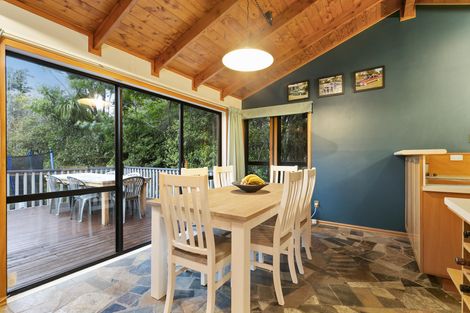 Photo of property in 39 Turanga Road, Henderson Valley, Auckland, 0612