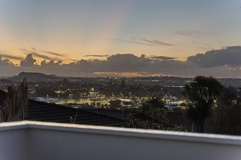 Photo of property in 61b Highland Park Drive, Highland Park, Auckland, 2010