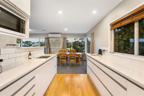 Photo of property in 19 Woodcote Drive, Glenfield, Auckland, 0629