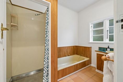 Photo of property in 6 Station Road, Khandallah, Wellington, 6035
