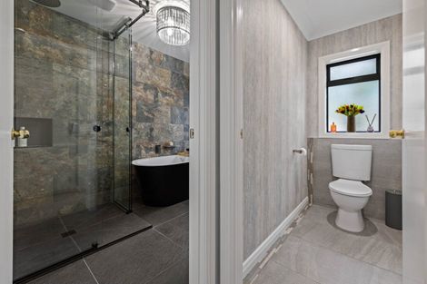 Photo of property in 34 Kinder Street, Acacia Bay, Taupo, 3330