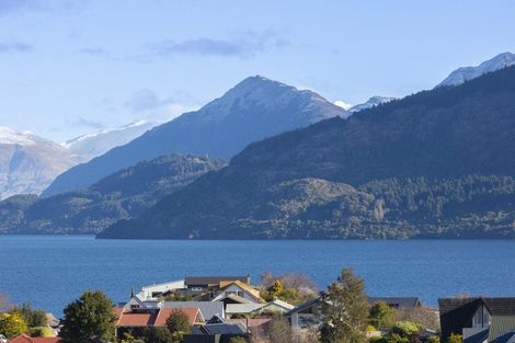 Photo of property in 18 Poplar Drive, Kelvin Heights, Queenstown, 9300