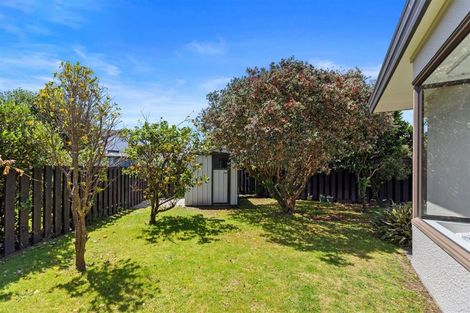 Photo of property in 1 Emery Place, Papamoa Beach, Papamoa, 3118