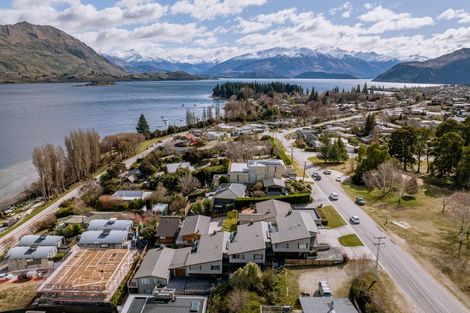 Photo of property in Lakeview Heights, 2/124 Lismore Street, Wanaka, 9305