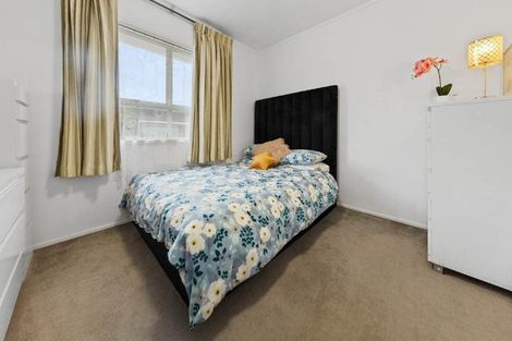 Photo of property in 1/10 Ballater Place, Highland Park, Auckland, 2010