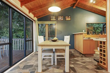 Photo of property in 39 Turanga Road, Henderson Valley, Auckland, 0612