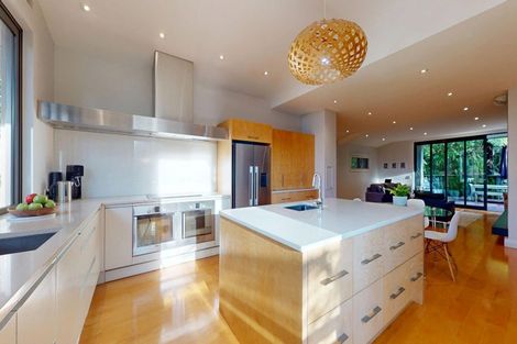 Photo of property in 15 Kim Street, Khandallah, Wellington, 6035