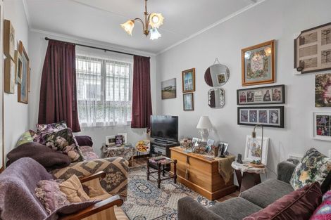 Photo of property in 21 Mills Street, Eltham, 4322