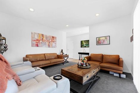 Photo of property in 13 Hollowout Street, Takanini, 2112