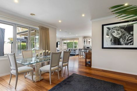 Photo of property in 37 La Lena Grove, Fitzherbert, Palmerston North, 4410