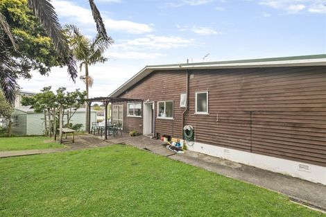 Photo of property in 38 Thornlow Street, Glendene, Auckland, 0602