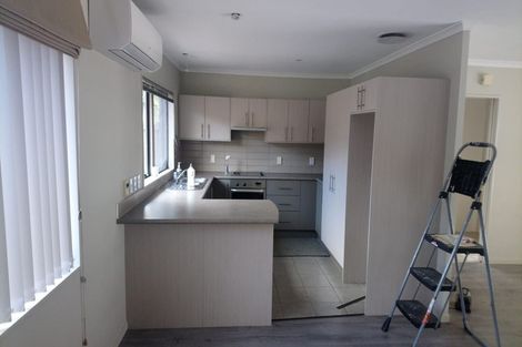 Photo of property in 8 Carisbrook Crescent, Papakura, 2110