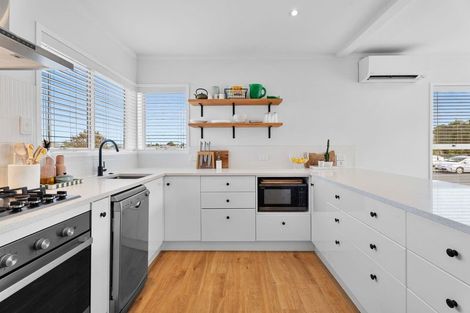 Photo of property in 1/181 Forrest Hill Road, Forrest Hill, Auckland, 0620