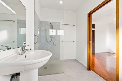 Photo of property in 308 Hurstmere Road, Takapuna, Auckland, 0622