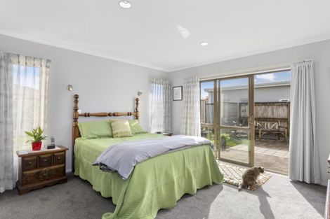 Photo of property in 8 Saint Clair Place, Papamoa Beach, Papamoa, 3118