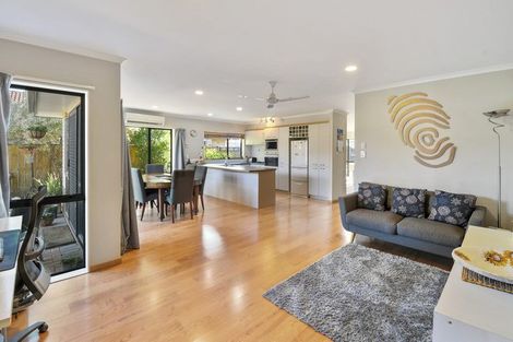 Photo of property in 6 Croftview Road, Wattle Downs, Auckland, 2103