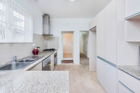 Photo of property in 7 Griffen Park Road, Mount Roskill, Auckland, 1041