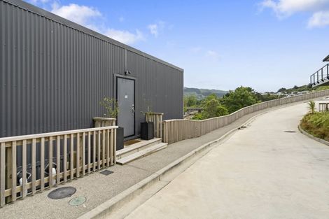 Photo of property in 14 Ara Patukawenga, Tawa, Wellington, 5028