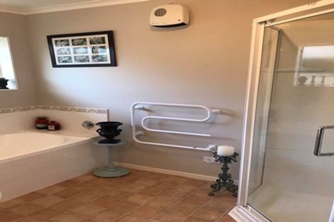 Photo of property in 14 Kennedy Place, Waikanae Beach, Waikanae, 5036