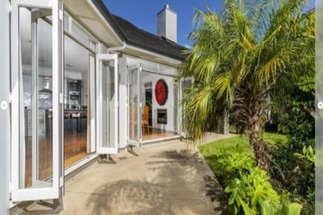 Photo of property in 2 Oscar Road, Greenhithe, Auckland, 0632